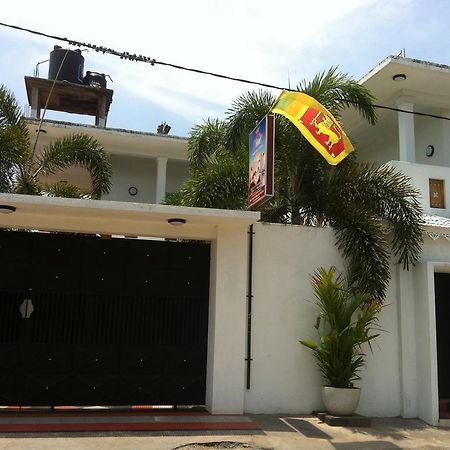 Friends Guesthouse Kudapaduwa Bagian luar foto