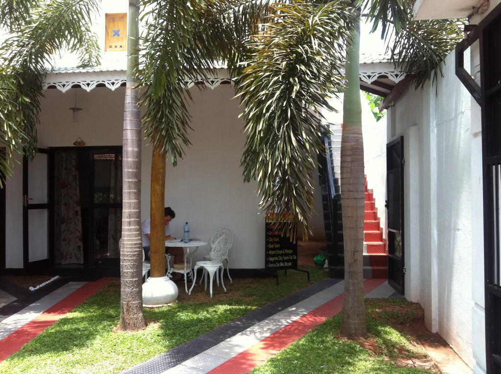 Friends Guesthouse Kudapaduwa Bagian luar foto
