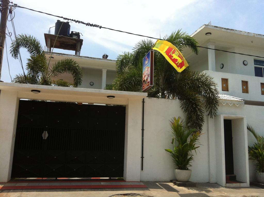 Friends Guesthouse Kudapaduwa Bagian luar foto